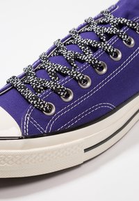 Converse Baskets basses - purple