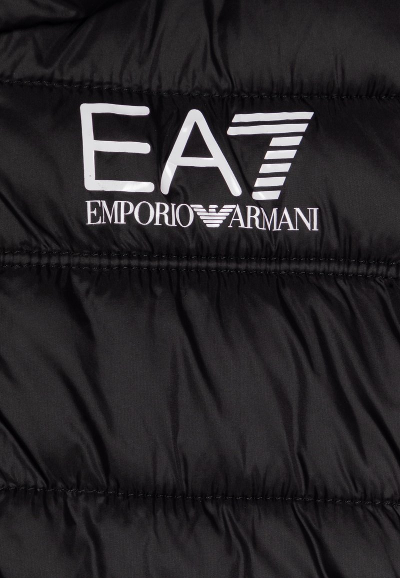 Ormon malikasi Selena porno film