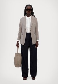 Theory ETIENNETTE taupe