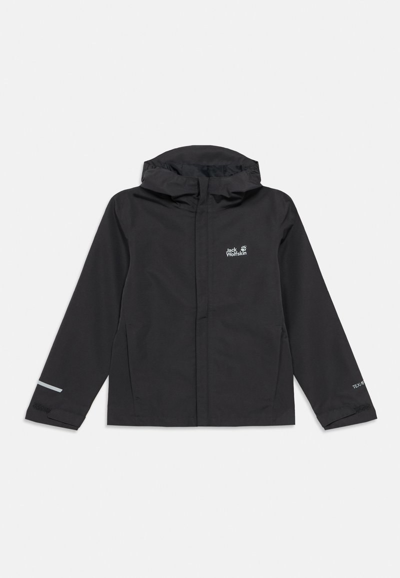 Μαύρο αδιάβροχο μπουφάν με κουκούλα, διαθέτει φερμουάρ μπροστά, λογότυπο στο αριστερό στήθος, αντανακλαστική ταινία στα μανίκια και υφασμάτινες μανσέτες.