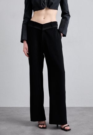 V SHAPE WAIST TAILORED TROUSERS - Hlače - black