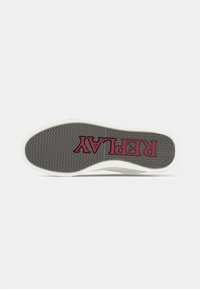 Sole of a gray shoe with white edges, textured tread pattern, and red "REPLAY" logo across the bottom center.