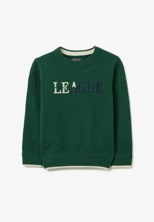 Grüner gestrickter Pullover mit rundem Ausschnitt, mit gesticktem "LEAGUE" in weißen und dunkelblauen Buchstaben, sowie gerippten Bündchen und Saum.