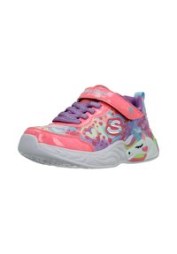 Sneakers sintetici rosa con finitura lucida, caratterizzati da motivi a cuori colorati, lacci viola, una cinghia e un design di unicorno sul lato.
