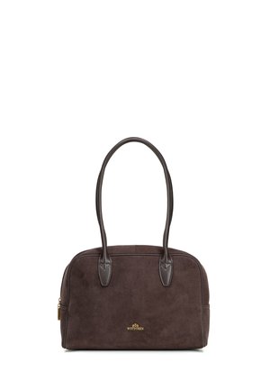 Sac à main en daim brun foncé avec deux longues anses en cuir et logo doré centré près du bas devant.