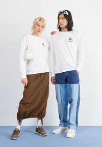 Salomon DIGITAL SWAMP TEE UNISEX - Μπλούζα με μακριά μανίκια - white