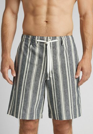 Strandshorts med striber, der har blå og hvide lodrette striber, justerbar snor i taljen og en blød stoftekstur.