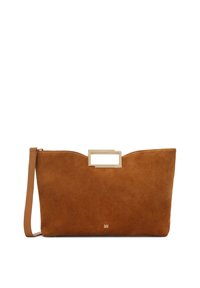 Borsa a pochette in suede marrone con una trama liscia, hardware rettangolare in tonalità oro e una sola tracolla. Presenta un bordo superiore leggermente curvo.