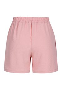 Světle růžové šortky vyrobené z měkké látky, s elastickým pasem, volným střihem a hladkou strukturou bez viditelných vzorů.