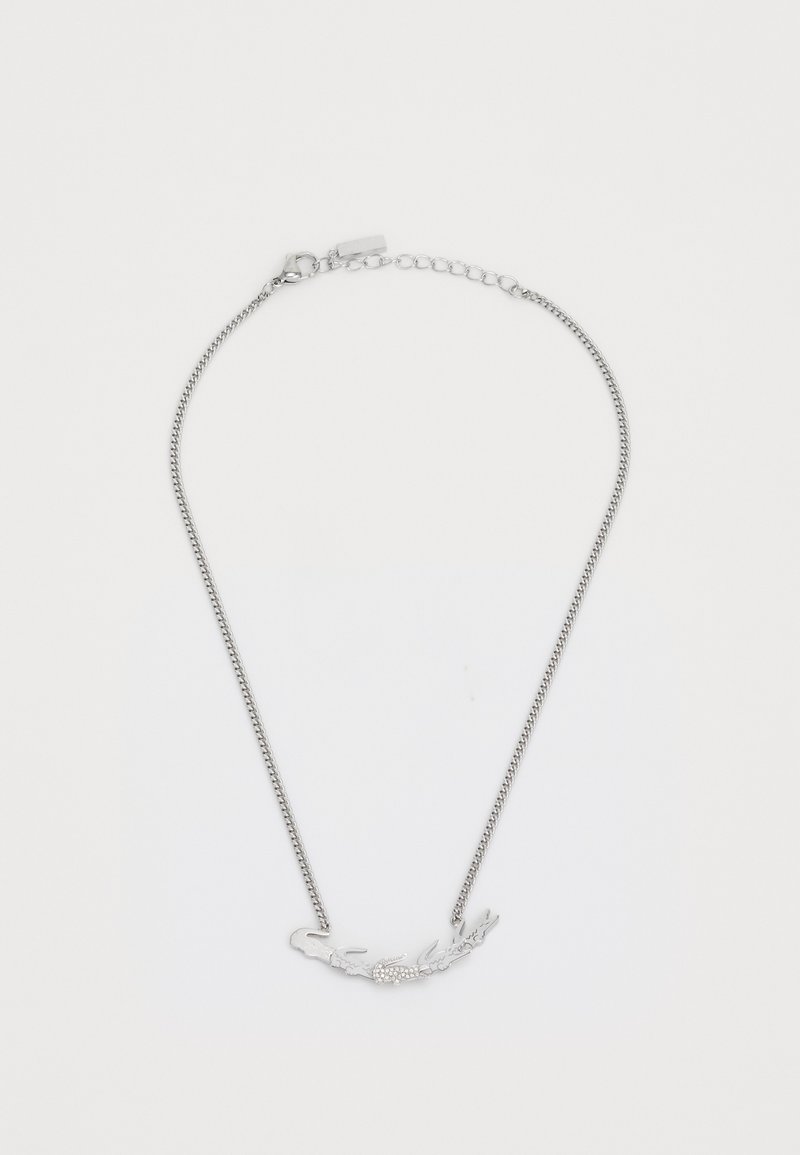 Collier pendentif en argent avec une chaîne délicate. Présente un design complexe ressemblant à du feuillage et des accents de petites gemmes.