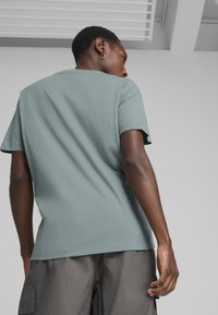 Puma GRAPHICS BOX  - Camiseta estampada - green moon