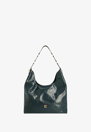 Groene leren hobo-tas met een slordig ontwerp, gouden accenten en een decoratief metalen 'E' detail aan de voorkant. Inclusief korte schouderriem.
