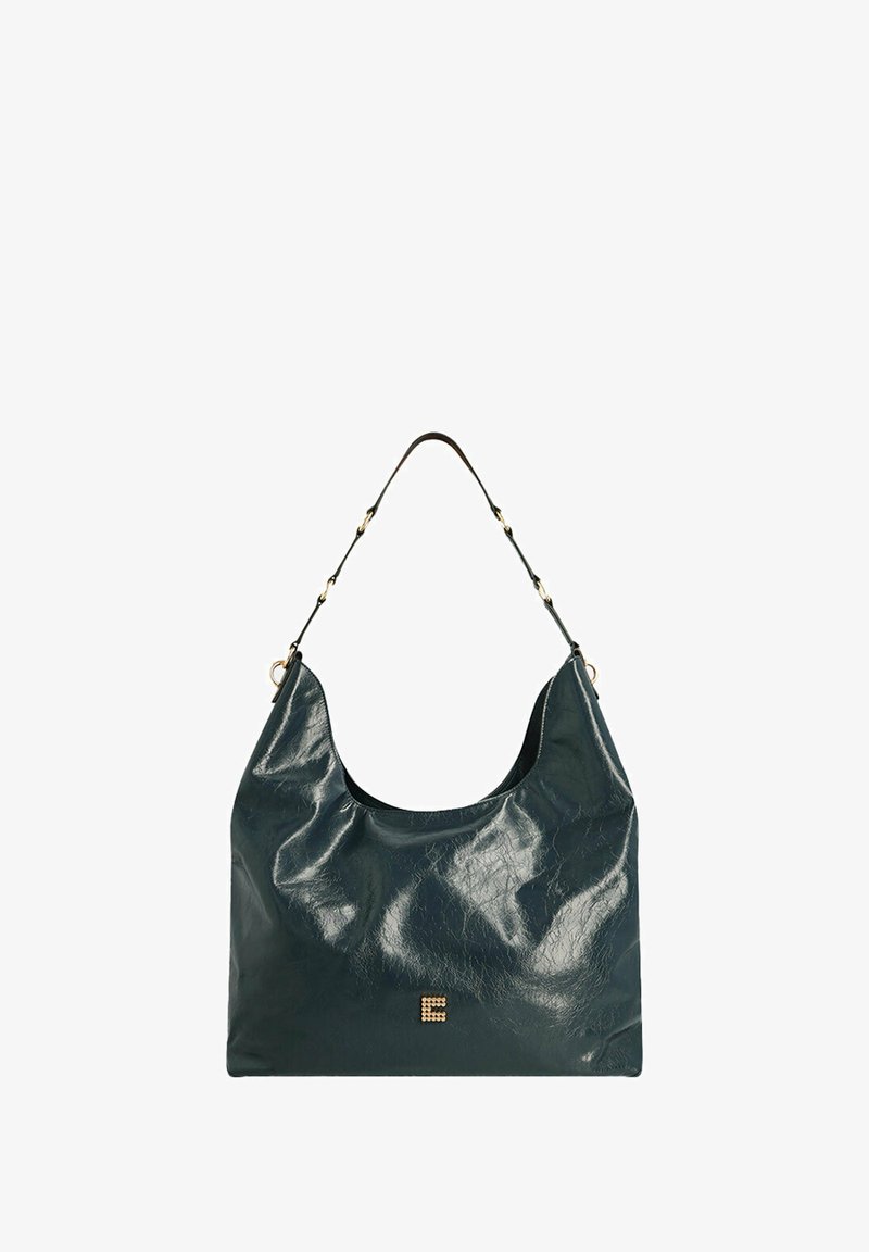 Groene leren hobo-tas met een slordig ontwerp, gouden accenten en een decoratief metalen 'E' detail aan de voorkant. Inclusief korte schouderriem.