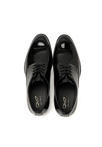 Scarpe eleganti in pelle nera con finitura ad alta lucentezza, design con lacci, punta arrotondata e marchio discreto sulla soletta.