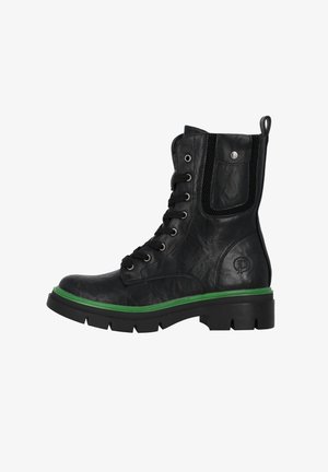 Schwarze Leder-Stiefelette mit einem grünen Akzentstreifen, runder Zehenpartie, Schnürung vorne und seitlichem Netzpaneel; verfügt über eine robuste Sohle und ein Logodetail.