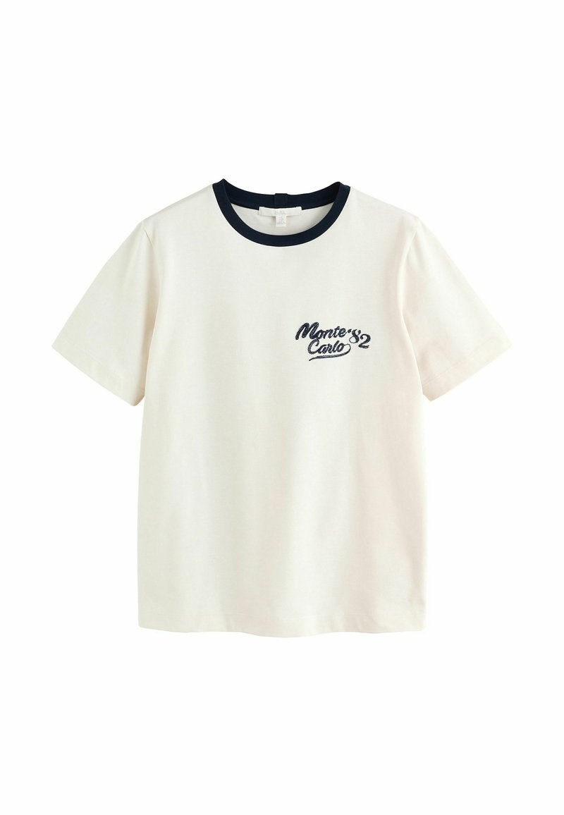 Korte mouwen t-shirt van crème katoen met een marineblauwe ribgebreide kraag, voorzien van een geborduurd "Monte '82" logo op de linkerborst.