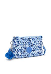 Astuccio blu con motivi geometrici, in tessuto, con chiusura a zip e un charm a forma di scimmietta blu attaccato alla cinghia.