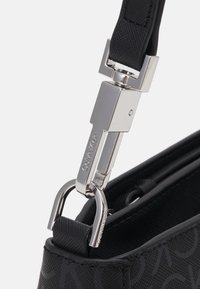 Calvin Klein BUSINESS SHOULDER BAG - Ručna torba - black