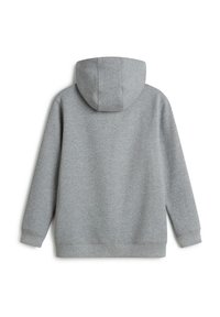 Sudadera gris con capucha, que presenta una textura suave y puños acanalados. El diseño es simple, sin herrajes visibles ni detalles adicionales.