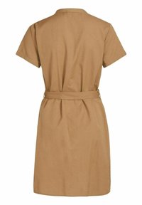 Robe courte à manches courtes de couleur beige avec une coupe droite, une taille ceinturée et un col rond simple. Conçue dans un tissu lisse et léger.