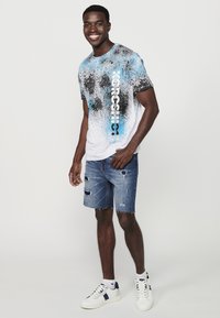 Koroshi SHORT SLEEVE  - Marškinėliai su spaudiniu - azul   blue