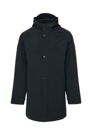 Chaqueta negra impermeable con capucha, cierre de botones a presión, bolsillos laterales y puños ajustables. Textura suave y diseño de corte relajado.