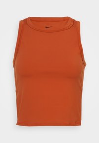 Orangenes, ärmelloses, sportliches Crop-Top aus glattem, elastischem Stoff. Verfügt über einen Rundhalsausschnitt und ein kleines schwarzes Logo auf der Vorderseite.
