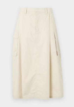 Beige, knee-length skirt made of cotton. Features two side cargo pockets and a front pleat, with a waistband and hidden zipper closure.