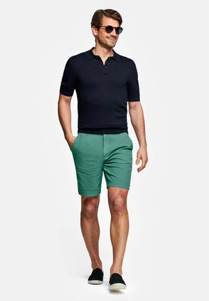 THE PIQUÉS - Shorts - Lawns