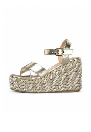 Metallisch goldene Keilsandalen mit gekreuzten Riemen und Knöchelriemen. Geflochtene Plattform im Jutestil mit strukturiertem Finish.