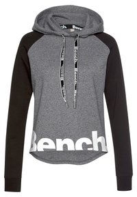 Felpa grigia con maniche raglan nere, dotata di un cordino regolabile e di un grande logo bianco nella parte inferiore. Tessuto morbido e vestibilità comoda.