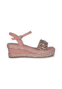 Sandales compensées en suede rose avec une plateforme en jute tressé, dotées d'une lanière ornée de bijoux transparents et d'une boucle ajustable à la cheville.