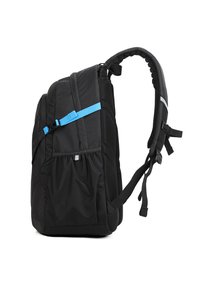 Zaino nero con superficie texture, dotato di spallacci blu, una tasca laterale in rete e spallacci imbottiti regolabili.