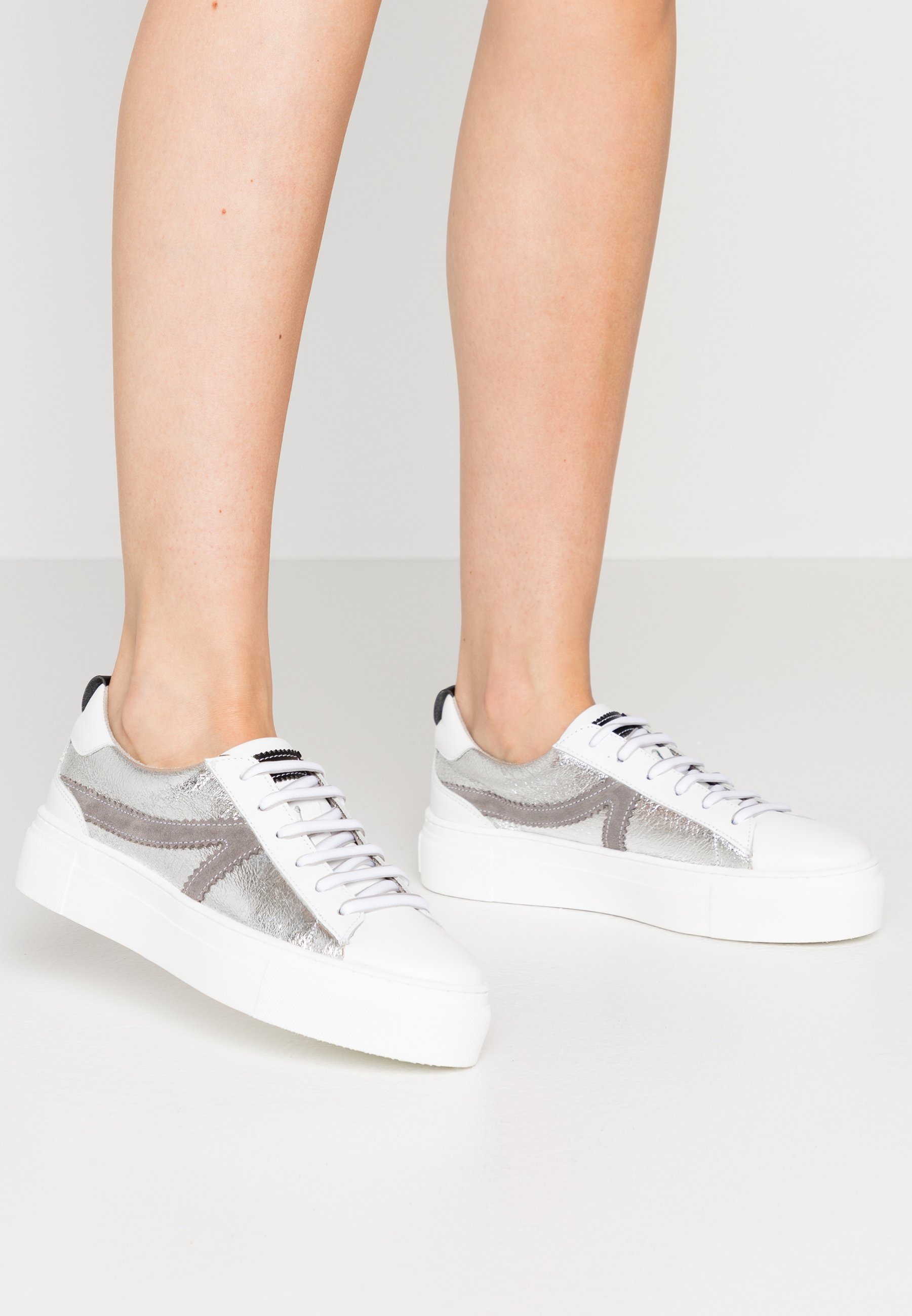 Tamaris LACE-UP - Sneakers laag - silver/zilverkleurig - Zalando.nl