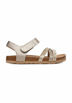 Damen Metallic Gold offene Sandale mit Korksohle, verstellbarem Knöchelriemen und zwei Vorderriemen über den Zehen.