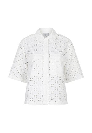 Witte kortemmershirt met een kraag, voorzien van een geperforeerd patroon, twee voorzakken en een relaxed fit. Lichtgewicht katoenen materiaal.