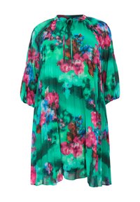 Groene bloemenjurk met plooien, voorzien van abstracte roze en blauwe patronen. Losse pasvorm, ronde hals met strikdetail en driekwart mouwen.