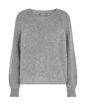 Grijze, langemouwtrui van zacht, fuzzy materiaal met een ronde halslijn en geribbelde manchetten. Heeft een relaxte pasvorm en minimale details.
