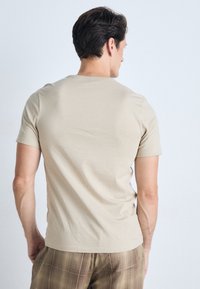 BOSS CLASSIC 3 PACK - Apakškrekls - dark blue/khaki/beige