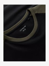 Unausgewählt, black and olive