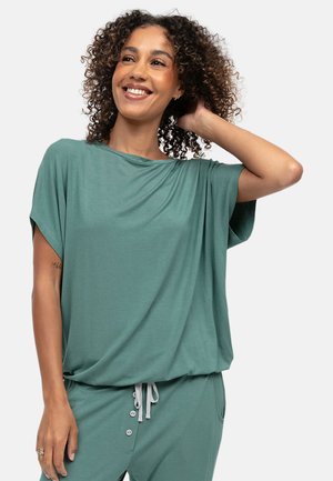 - Koszulka do spania