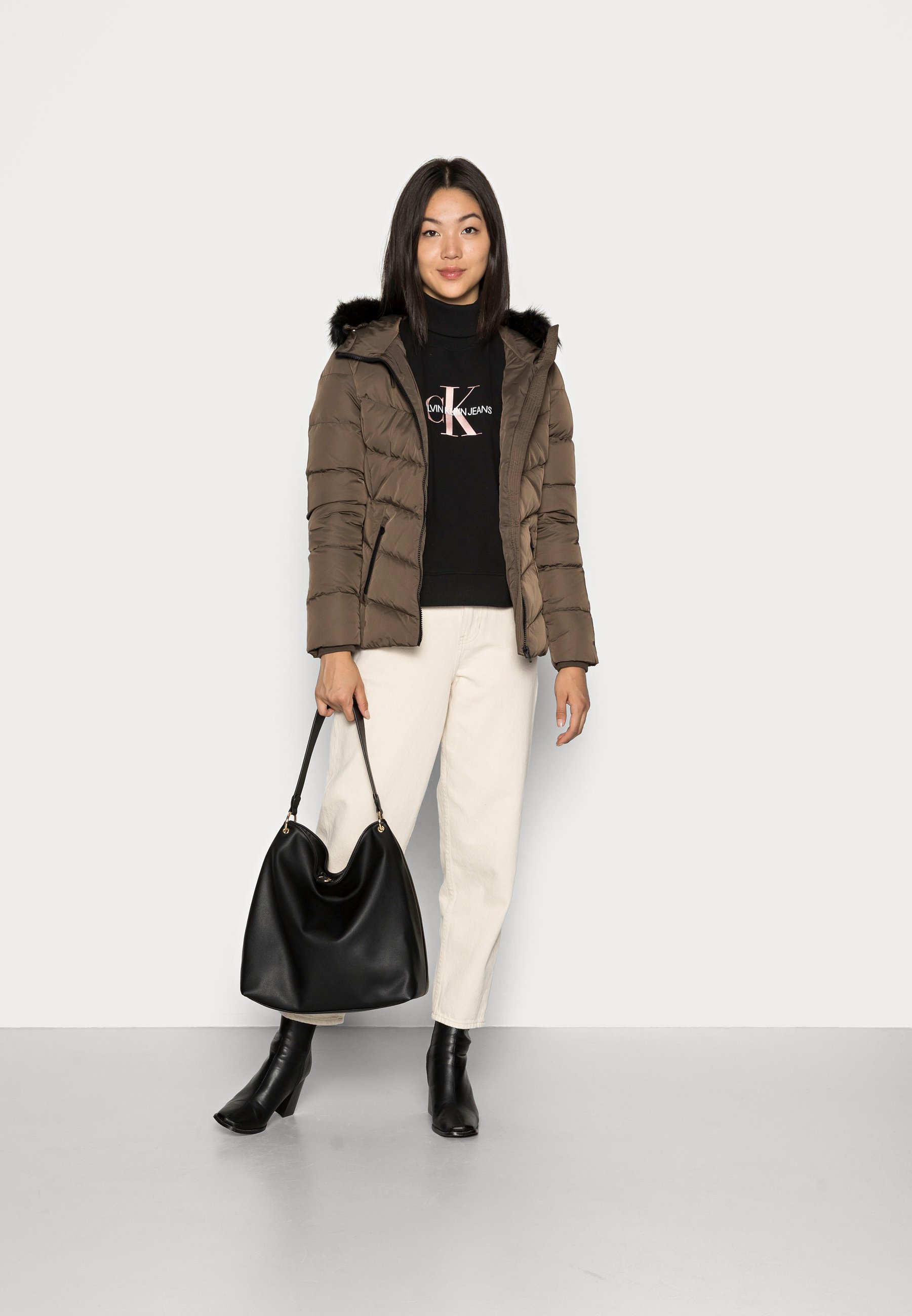 Calvin Klein Jeans SHORT FITTED PUFFER 