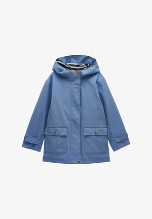 Sinine laste vihmamantel kapuutsiga, triibulise sisevoodriga, esiküljel klapita taskud nuppudega ning käiste ja esiosa surunuppudega kinnitused.