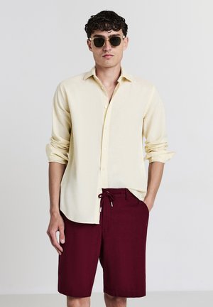 BERMUDA CENTRALE  - Shorts - bordeaux