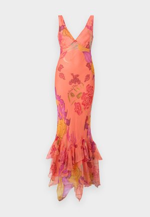 Αμάνικο κοραλί ροζ μακρύ φόρεμα με βαθύ V λαιμόκοψη, φλοράλ σχέδιο σε κόκκινο, κίτρινο και μωβ και στρωτό βολάν στο τελείωμα.