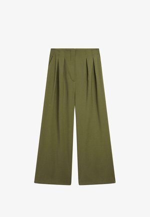 Lange Hose aus olivgrünem Stoff mit vorderen Falten und dezenten Seitentaschen. Weiche Textur; taillierter Schnitt für eine lässige Passform.