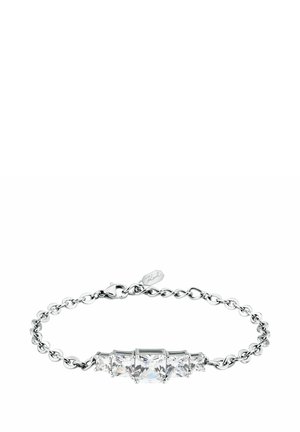 Bracciale a catena in argento con cinque pietre preziose quadrate trasparenti disposte in fila e una piccola chiusura a moschettone.