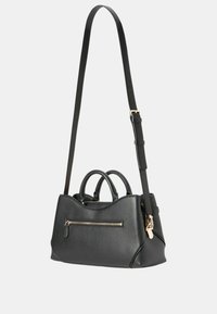 Borsa a tracolla in pelle nera con un design strutturato, dotata di due manici superiori, una tracolla removibile e una tasca frontale con zip.