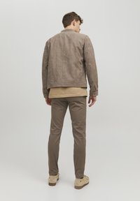 Jack & Jones JJEROCKY - Giacca in similpelle - dark brown