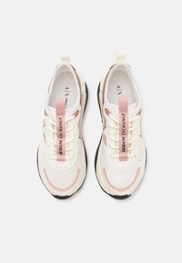 Armani Exchange LACE UP - Sneakers basse - off-white/rose